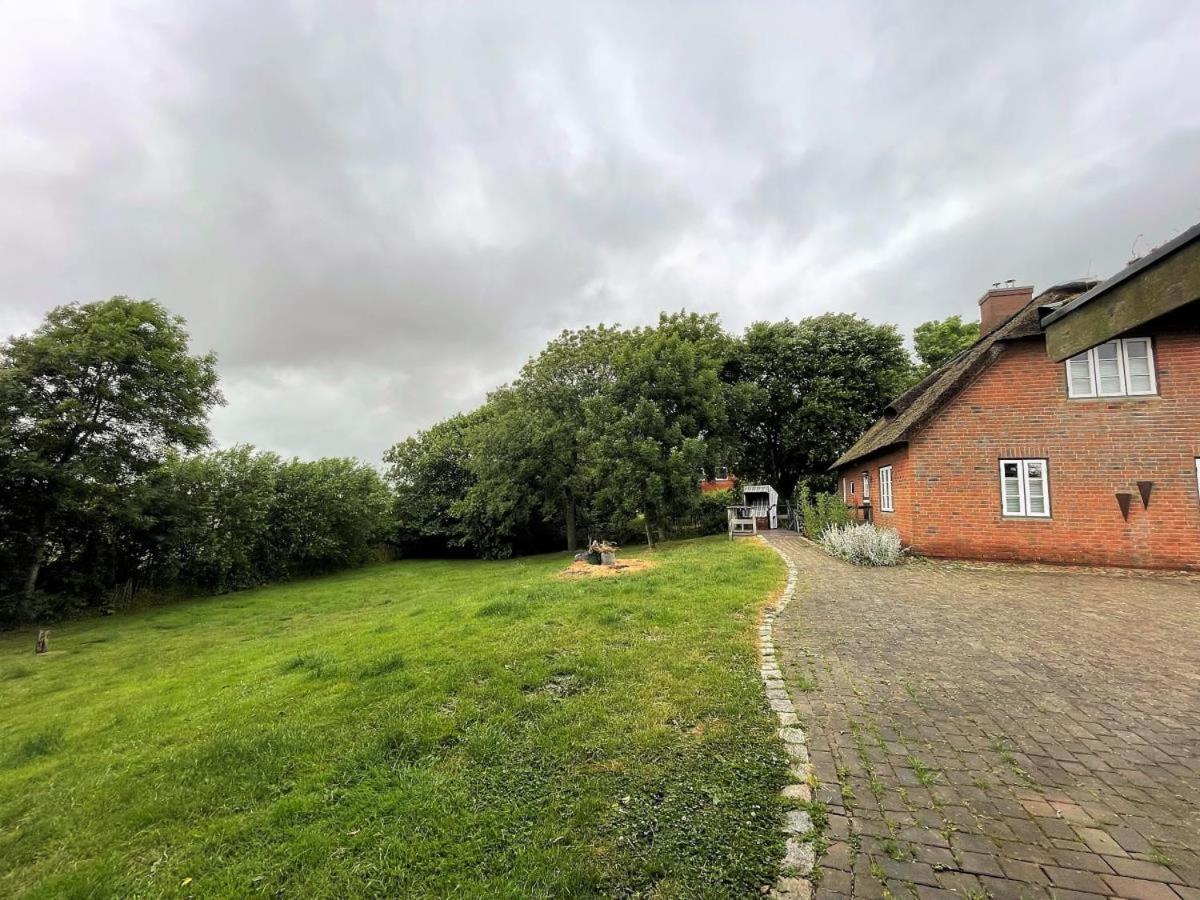 Das Puppenhaus, Reetdach, Sauna, Kamin, Eingezaeunt, Badewanne, Haustiere Willkommen Emmelsbull-Horsbull Bagian luar foto